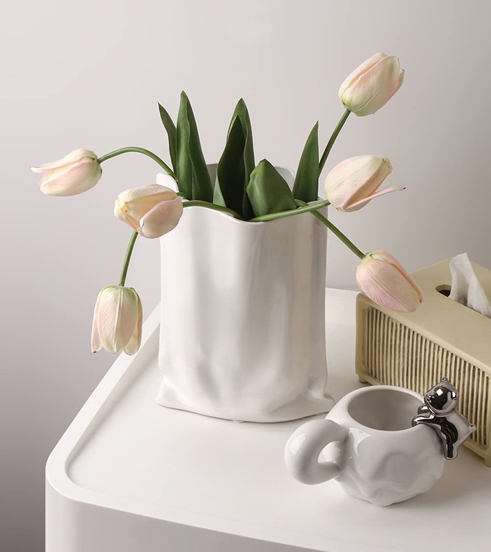 Minimalist vase