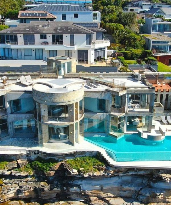 Crypto Castle